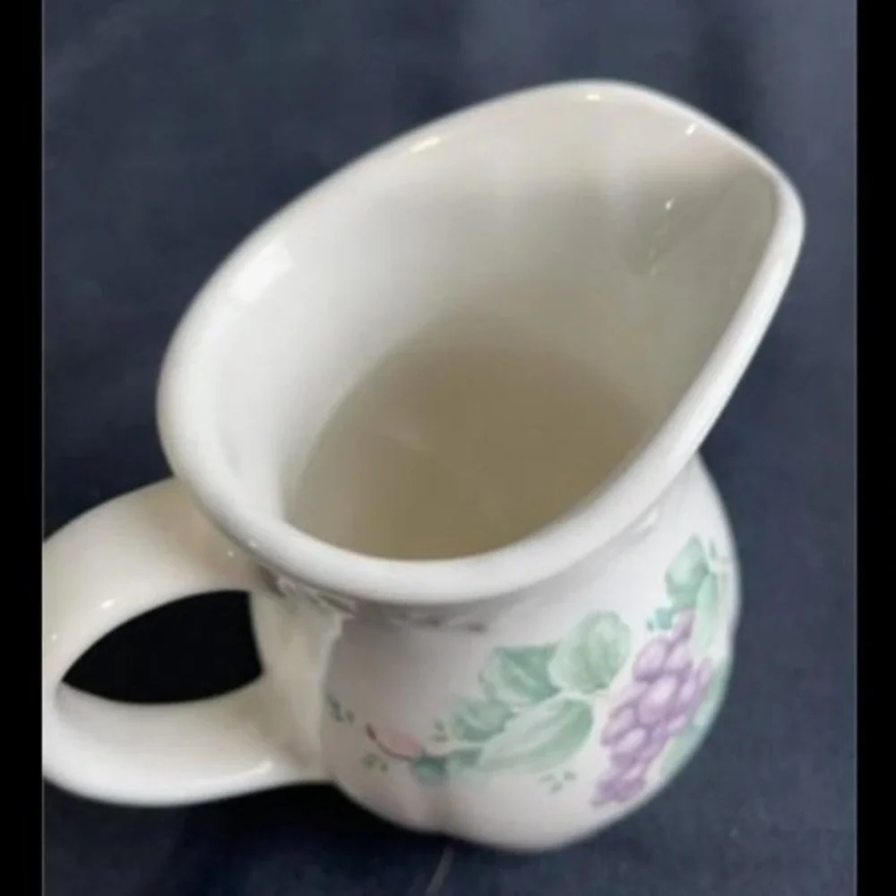 Pfaltzgraff Grapevine Pattern Stoneware Creamer Pitcher 4.5‎ Inch Farmhouse